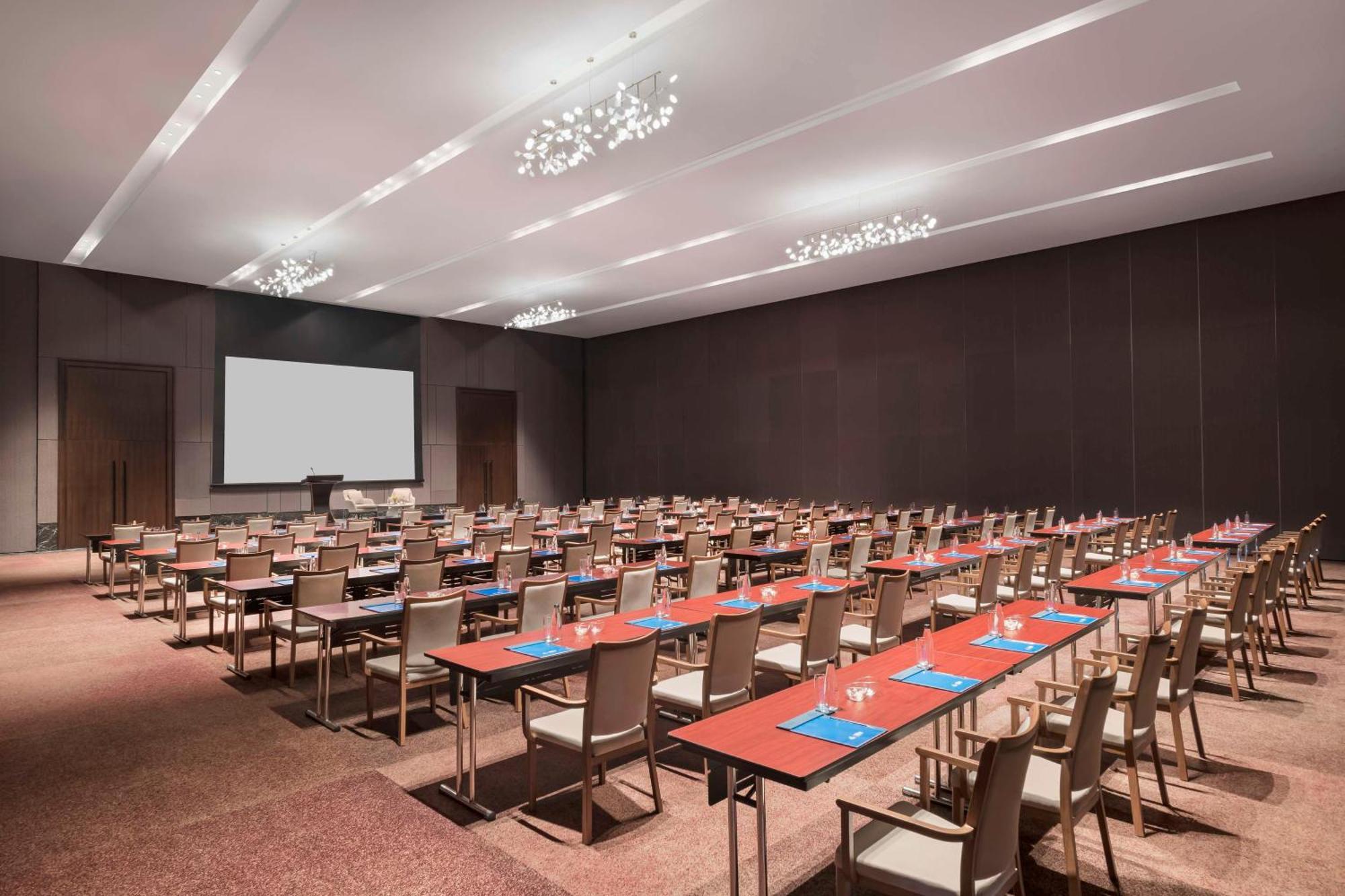 Hilton Bengaluru Embassy Manyata Business Park Hotel Exterior foto