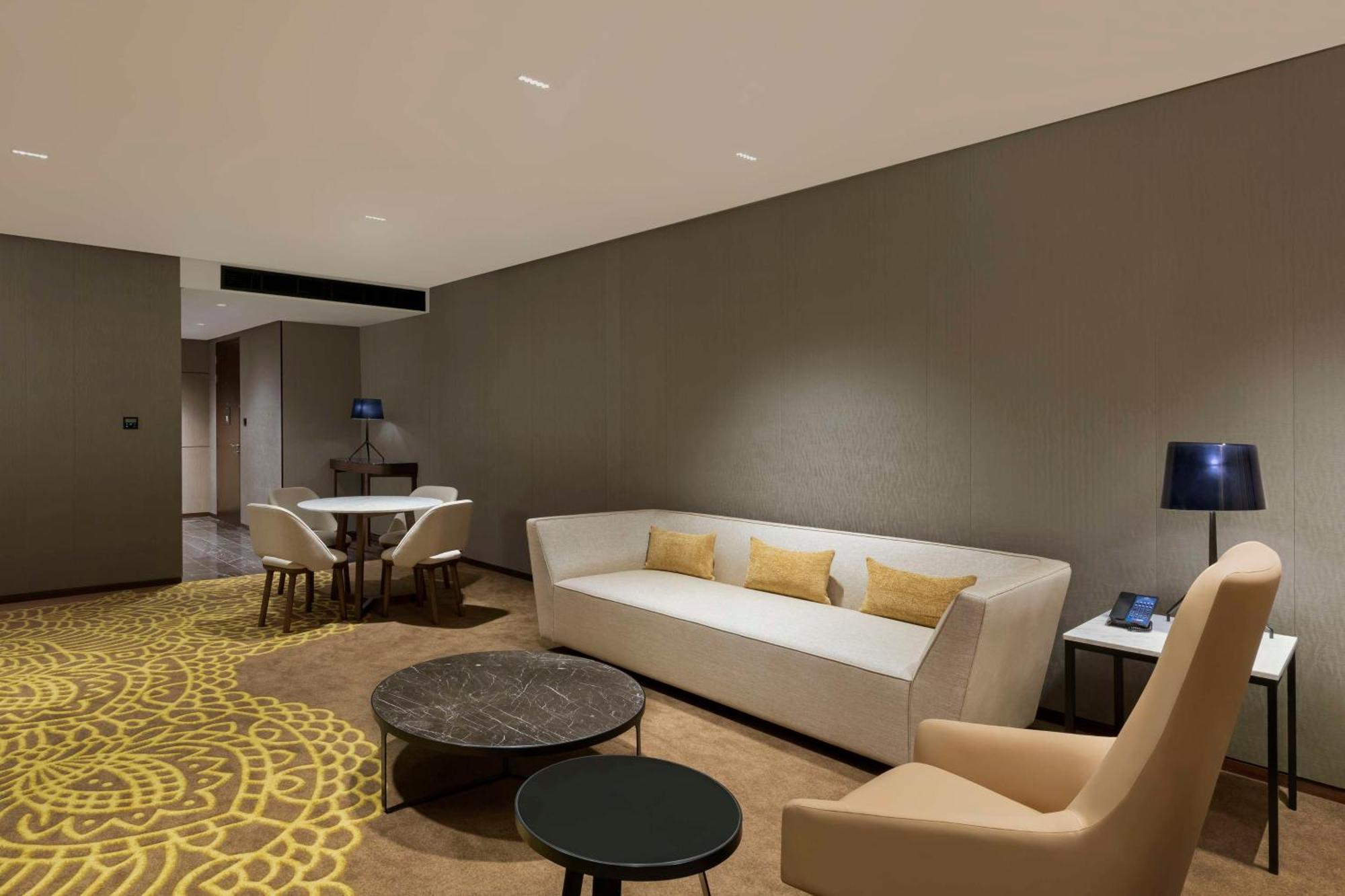 Hilton Bengaluru Embassy Manyata Business Park Hotel Exterior foto