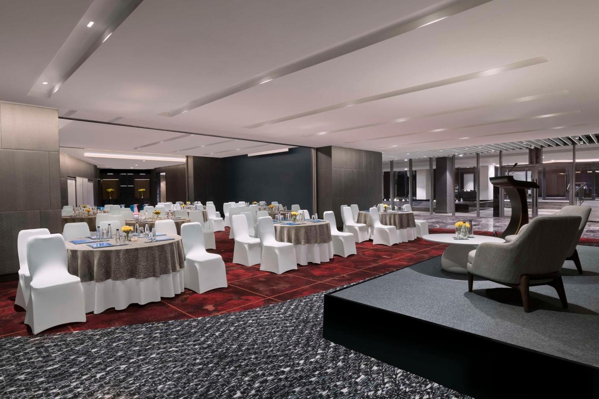 Hilton Bengaluru Embassy Manyata Business Park Hotel Exterior foto