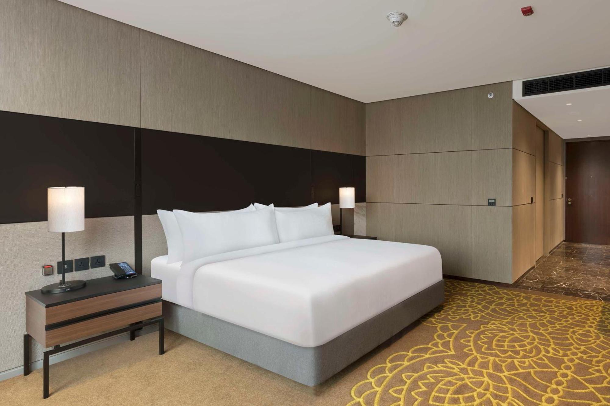 Hilton Bengaluru Embassy Manyata Business Park Hotel Exterior foto