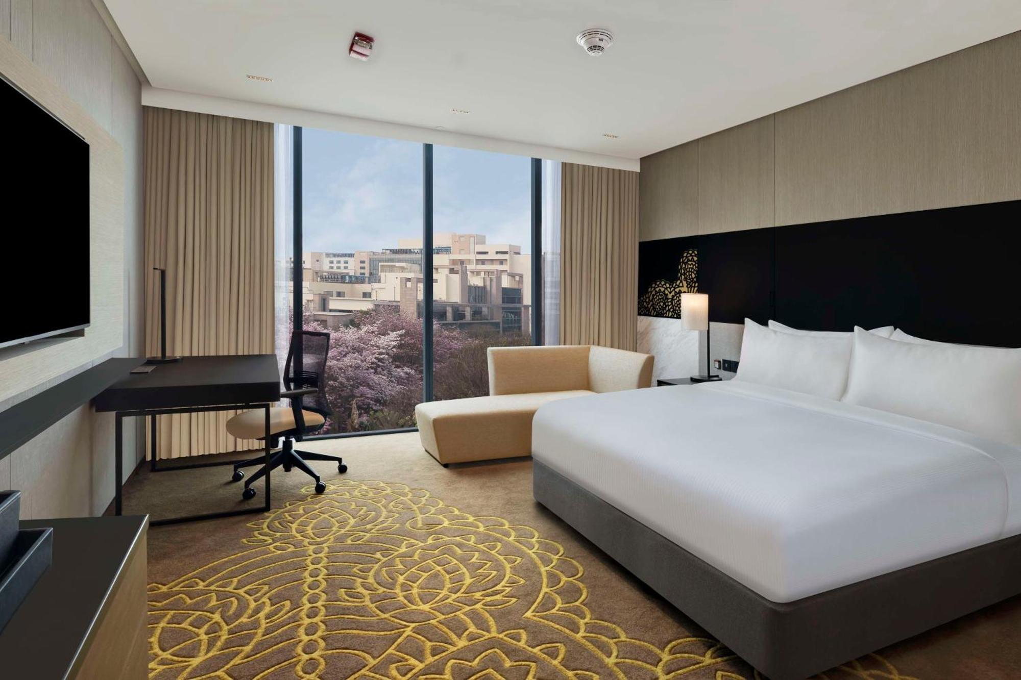 Hilton Bengaluru Embassy Manyata Business Park Hotel Exterior foto