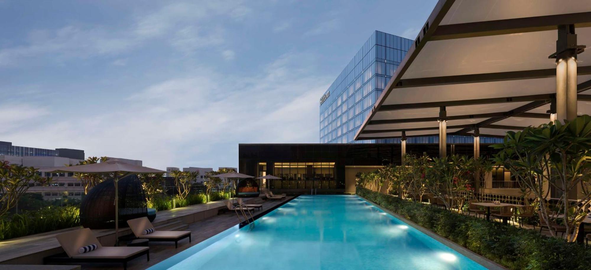 Hilton Bengaluru Embassy Manyata Business Park Hotel Exterior foto